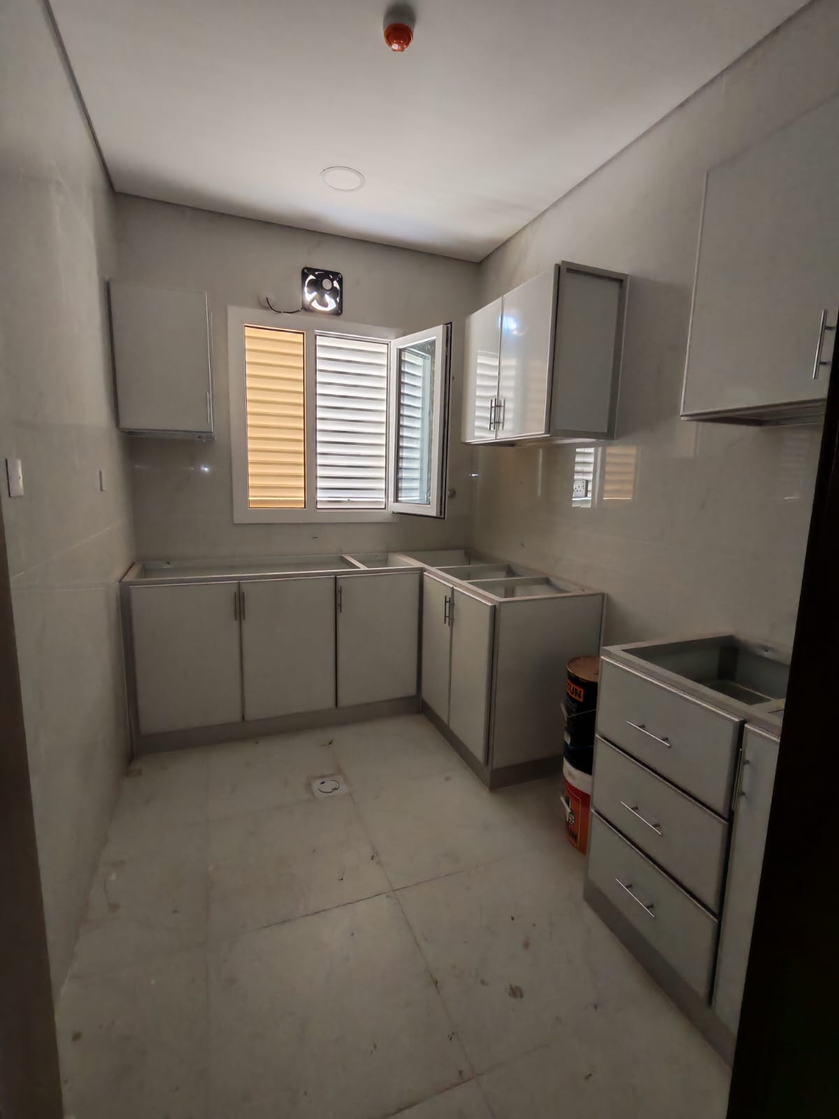 MODERN 3 BEDROOM APARTMENT