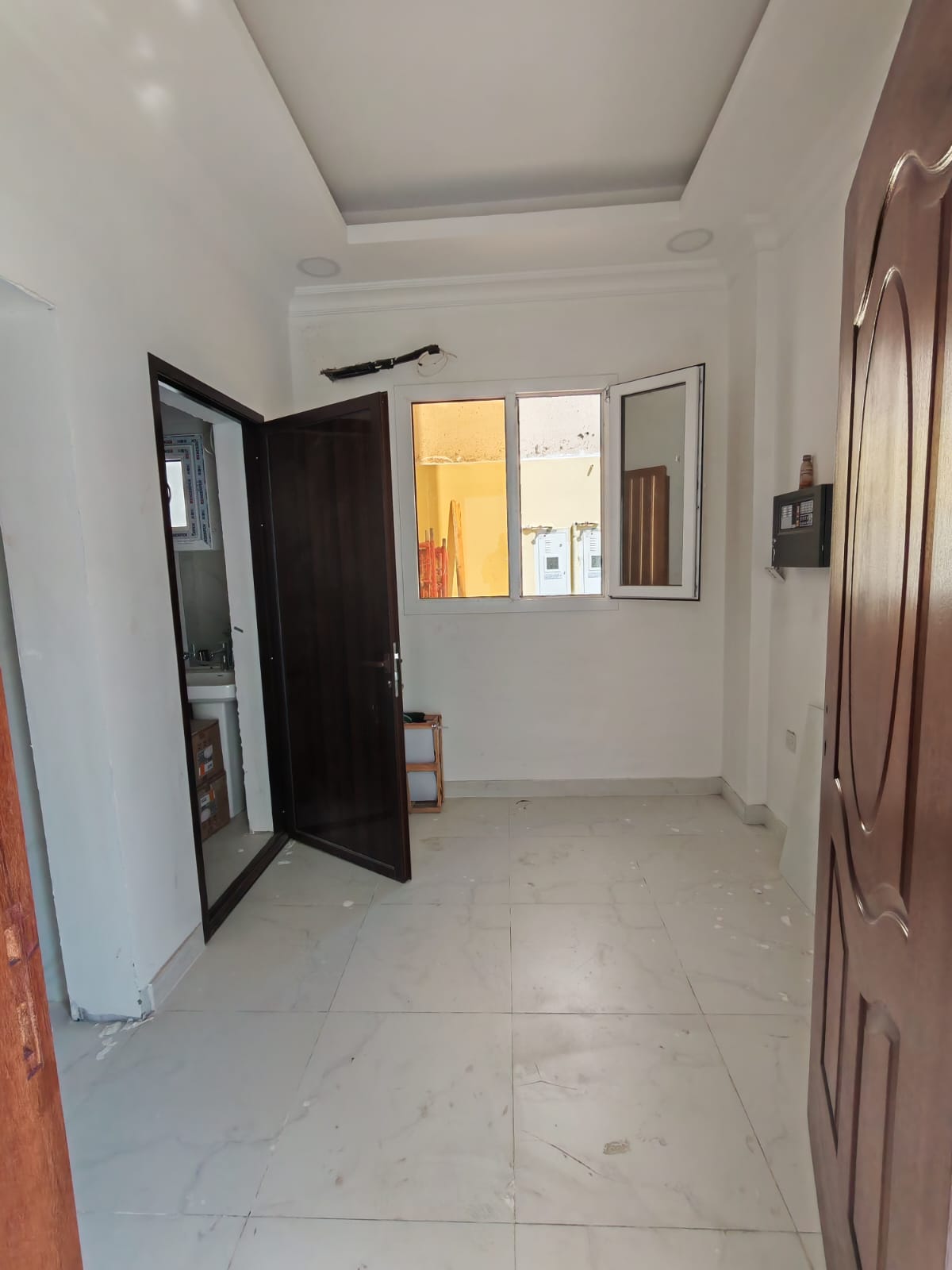 MODERN 3 BEDROOM APARTMENT - Kitchen